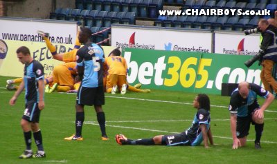 Wanderers players can't believe that Mansfield have scored