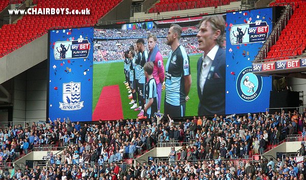 Wanderers line-up before kick-off at Wembley 2015 via the big screen